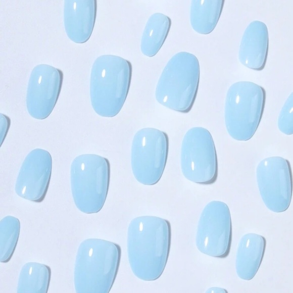 24pcs Baby Blue Color Short Oval Nude Glossy Tip Short Press On Nails, Macaron - Picture 2 of 4
